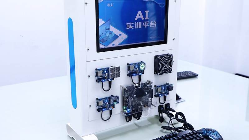 电竞鼠标垫尺寸怎么选?从桌面空间到游戏类型的完整判断思路